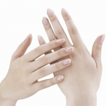 爪水虫・爪白癬は放置するとどうなる？　爪が厚くなったり痛くなる？